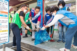 ‘뻥’ 뚫은 빗물받이… 영등포, 침수 걱정 없네 [현장 행정]