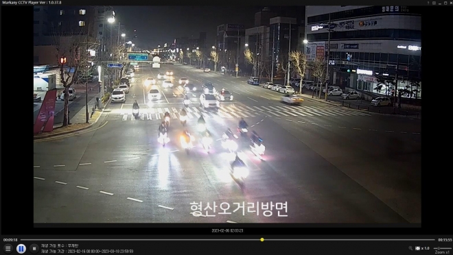 도로를 점거하고 달리는 폭주 오토바이와 차량. 포항북부경찰서 제공