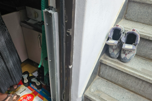 [르포]장마 시작됐는데…여전히 차수판 없는 반지하·설치법 모르는 주민들