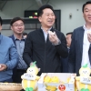 성주 ‘참외 먹방’… 與 “文정부, 사드 환경평가 막아”