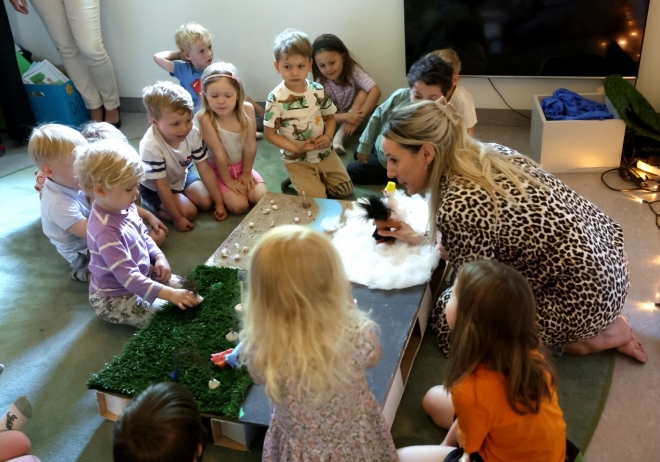 지난 13일(현지시간) 스웨덴 스톡홀름주 나카시 시립보육기관인 ‘부 고드 푀르스콜라’에서 아이들이 놀이를 겸한 수업을 받고 있다. 푀르스콜라는 우리의 어린이집과 유치원을 합친 스웨덴의 보육기관이다. 스톡홀름 공동취재단