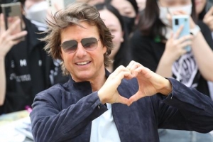 [포토] ‘친절한 톰 아저씨’ 하트 팬서비스