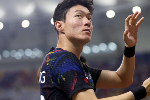 ‘사생활 SNS 폭로’ 황의조, 고소인 조사받고 출국