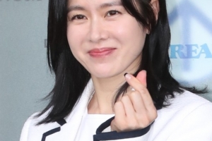 손예진, 출산 후 첫 공식석상 모습