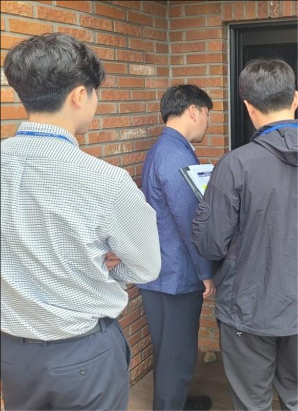 여름 성수기를 대비해 제주시가 자치경찰단과 관광협회와 합동단속반을 편성해 불법숙박업소를 단속하고 있다. 제주시 제공