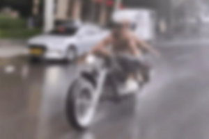 “주요부위 노출”…비키니 오토바이·핫팬츠男 ‘처벌 기준’