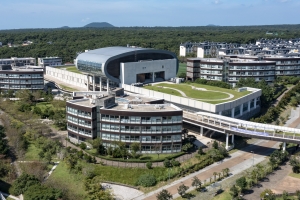 세제 혜택·첨단시설·국제학교까지…‘지속 가능’ 제주에 줄 잇는 기업들