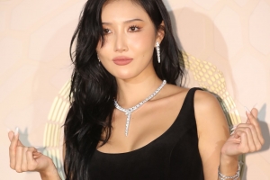 “변태적 성관계 연상케 해” 마마무 화사, 공연음란죄 고발 당해