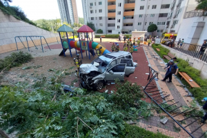 아파트 놀이터에 SUV차량 추락…사망1명·중상1명