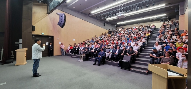 지난 7일 ‘1주년 의정보고회’에서 지상욱 당협위원장이 인사말을 하고 있다.