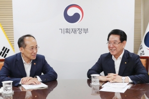 김영록 지사, 광주-영암 아우토반과 국가산단 지원 요청