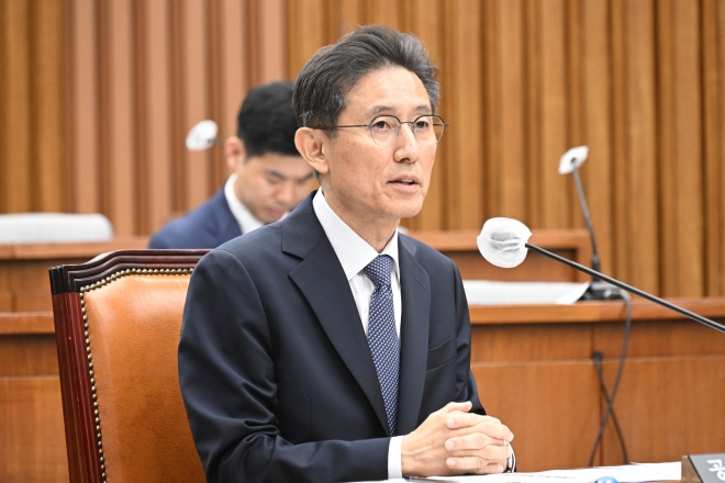 서경환 대법관 후보자가 12일 오전 국회에서 열린 인사청문회에서 의원들의 질의에 답변하고 있다. 홍윤기 기자