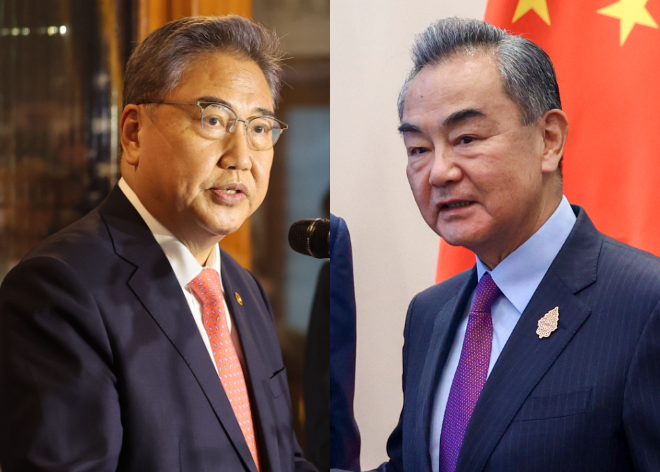 박진(왼쪽) 외교부 장관·왕이(오른쪽) 중국 공산당 중앙정치국 위원