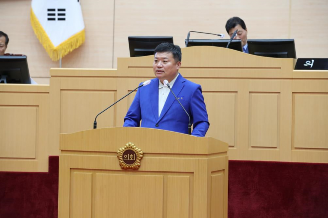 정영균(더불어민주당, 순천1) 전남도의원이 ‘국립순천대학교 글로컬대학 30사업 본지정 선정 촉구 건의안’을 대표 발의하고 있다.