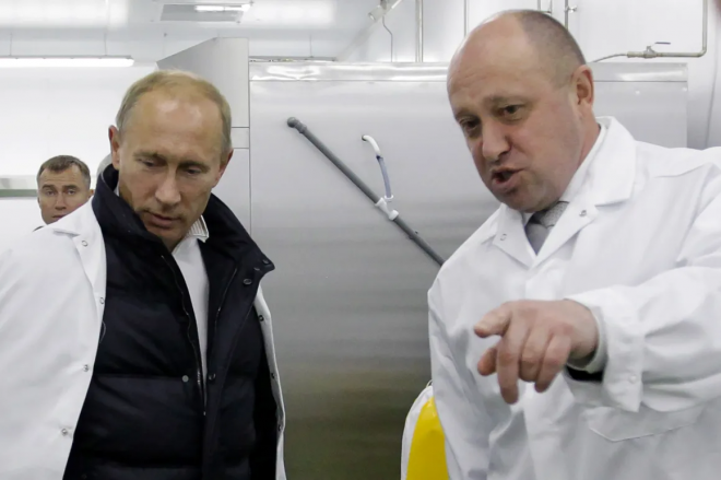 블라디미르 푸틴(왼쪽) 러시아 대통령과 예브게니 프리고진