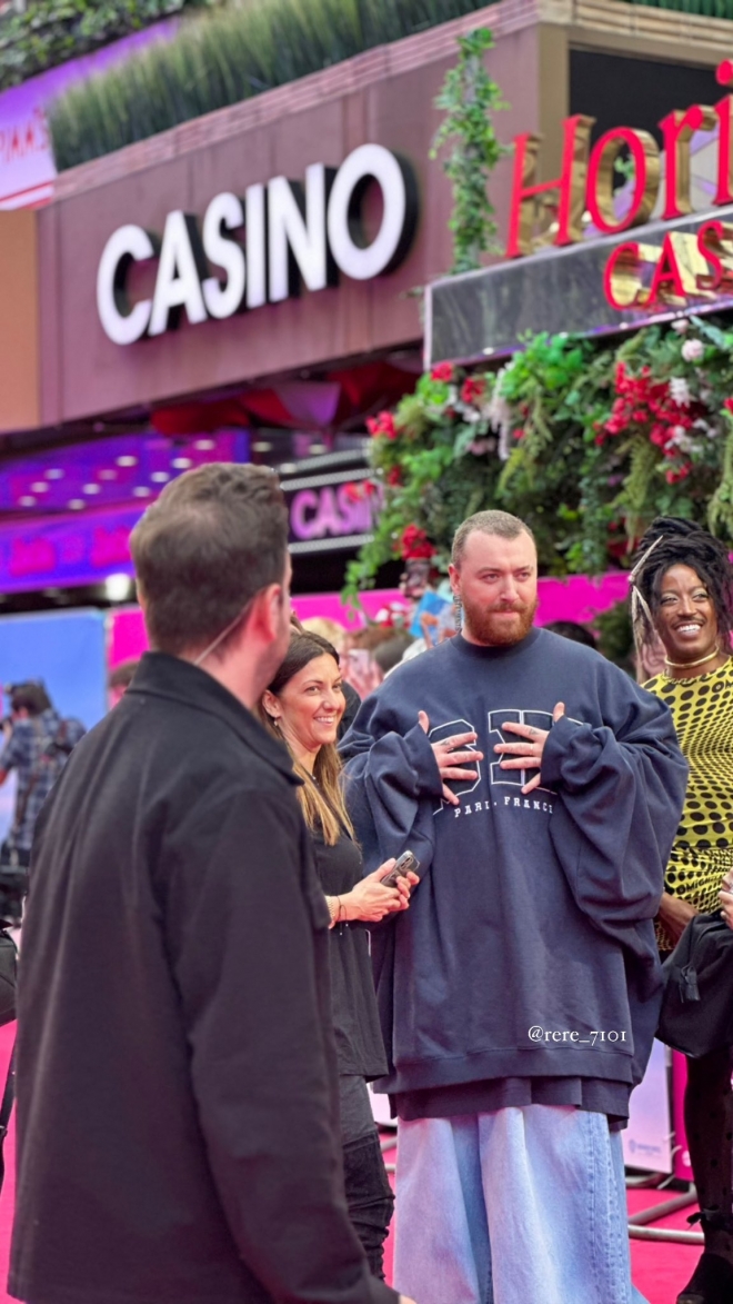 영화 ‘바비’ 시사회 참석한 샘 스미스. 트위터 캡처