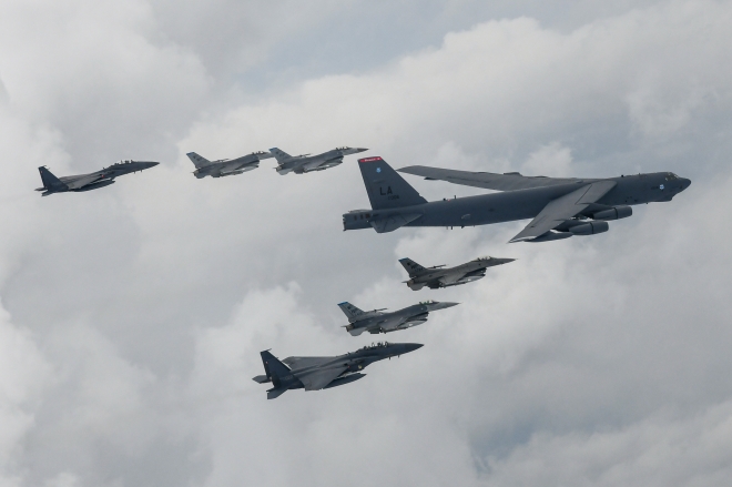 한미 연합공중훈련...B-52H 전략폭격기 한반도 전개