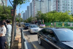 LH, 운정신도시 두번이나 설계 잘못… 초중학교 앞 10년째 불법주차 ‘위험’