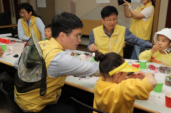 한국서부발전, 그룹홈에 운영비 후원… 전통시장 알리기 적극