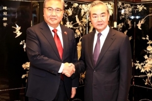 1년 만에 만난 박진-왕이 “건강한 한중관계 위해 노력”