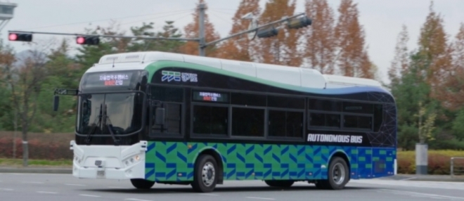 경기도가 17일부터 성남 판교테크노밸리에서 시범 운행할 ‘판타G버스’ 모습. 경기도 제공