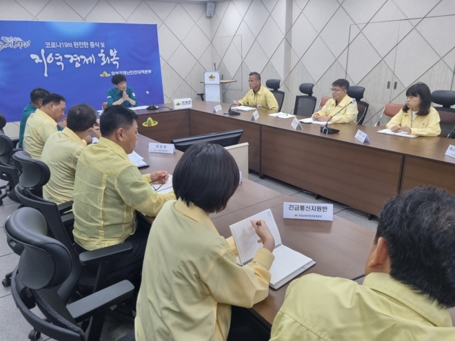 지난 16일 의성군 종합재난상황실을 방문해 집중호우 상황을 점검한 최태림 경북도의회 행정보건복지위원회 위원장. 경북도의회 제공