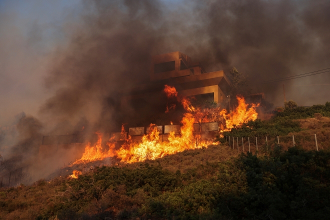 유럽 폭염 신음… ‘41도’ 그리스 아테네 산불