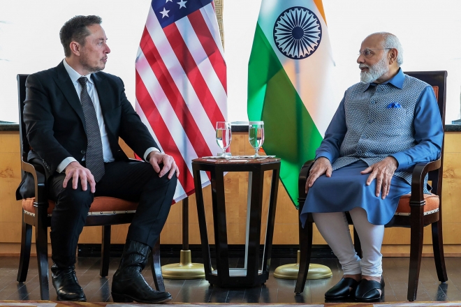 나렌드라 모디(오른쪽) 인도 총리와 일론 머스크 테슬라 최고경영자(CEO)가 면담하고 있다. AFP 연합뉴스
