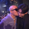 홍석천, 생방송 중 덱스에 키스했다