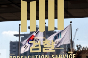 검찰, ‘KT 일감 몰아주기’ 구현모·남중수 압수수색…윗선 수사 본격화