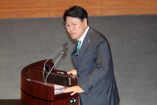 장제원 신임 과학기술정보방송통신위원장이 지난 5월 30일 오후 서울 여의도 국회에서 열린 제406회국회(임시회) 제2차 본회의에서 당선인사를 하고 있다.