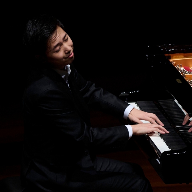 콩쿠르 결선에서 연주하는 김정환. 시드니 국제 피아노 콩쿠르 페이스북