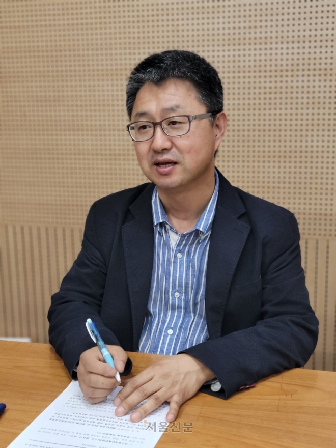 안기종 한국환자단체연합회 대표가 서울 영등포구 사무실에서 조력사망을 반대하는 이유를 설명하고 있다. 이주원 기자