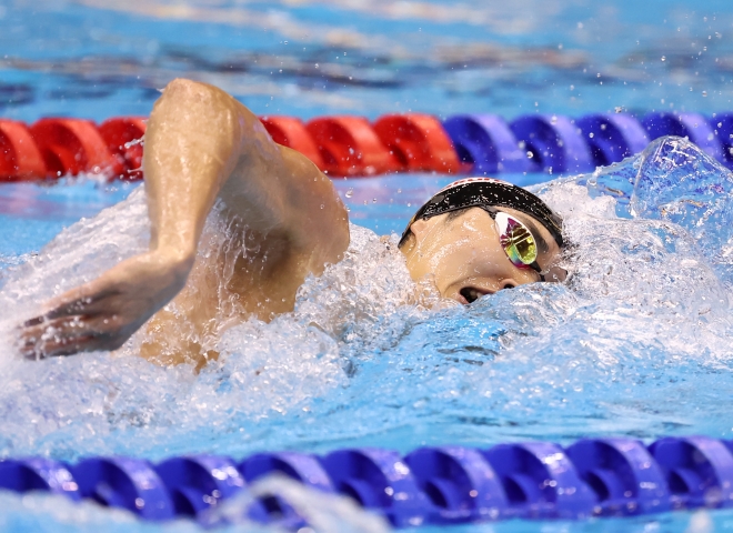 김우민이 23일 일본 후쿠오카 마린 메세 후쿠오카홀에서 열린 세계수영선수권 남자 자유형 400m 결선에서 역영하고 있다. [후쿠오카 연합뉴스]