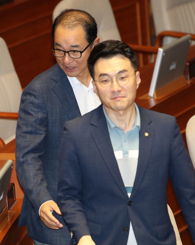 김남국 무소속 의원이 지난 18일 오후 서울 여의도 국회 본회의장에서 열린 제408회국회(임시회) 제1차 본회의에 참석하고 있다.