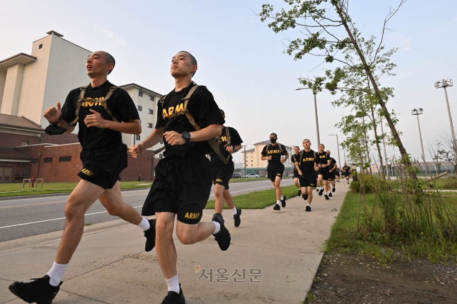 교육생들이 달리기 훈련을 하는 모습.