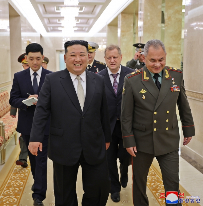 북한 김정은, 러시아 국방장관 접견