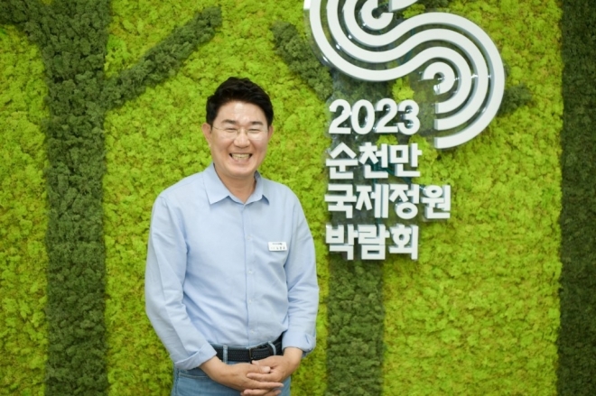 전국 기초단체장 매니페스토 우수사례 경진대회에서 최우수상을 받은 노관규 시장이 “대한민국의 새로운 이정표를 만들어 가고 있는 순천의 노력이 인정받아 뜻깊게 생각한다”고 수상 소감을 밝혔다.