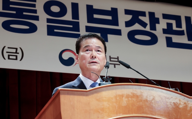 김영호 신임 통일부 장관이 28일 정부서울청사에서 열린 취임식에서 취임사를 하고 있다.   연합뉴스