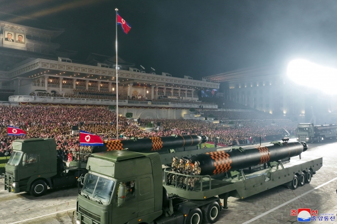 북한 열병식에 등장한 ‘해일’로 추정되는 핵어뢰