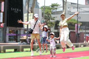 차 없는 대학로엔… 차오른다 축제의 흥이