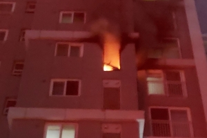 한밤중 에어컨 실외기서 ‘펑’…아파트 주민 200여명 대피