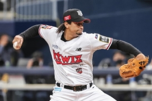 kt 5연승 질주… 돌아온 쿠에바스 SSG 타선 봉쇄