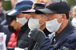 “시킨 일 왜 안 해!” 70대 노인, 70대 경비원에 지팡이 위협 갑질