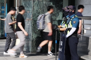 尹, 서현역 흉기 테러에 “경찰력 총동원, 초강경 대응” 지시