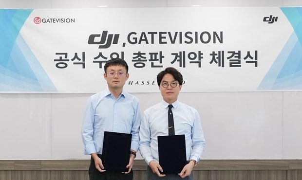 DJI 총괄 Thomas Yuan 부회장(왼쪽) 과 게이트비젼 김성수 대표이사. 게이트비젼 제공