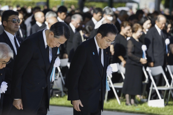 히로시마 원폭 투하 78주년, 묵념하는 기시다 총리