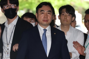 돈봉투 의혹 윤관석 구속 후 첫 소환…수수 거론 의원 줄소환 초읽기