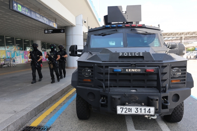 김해공항 순찰하는 경찰특공대