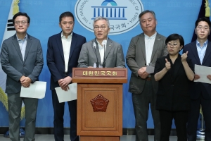 민주, 수사준칙 개정 저지…‘기소청’ 전환 檢개혁으로 맞불